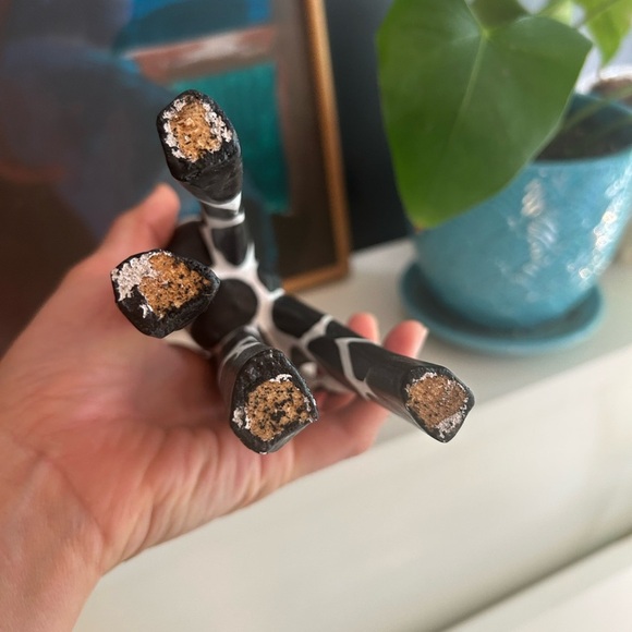 Vintage Handcrafted Black and White Giraffe Figurines Indonesia - Picture 6 of 16